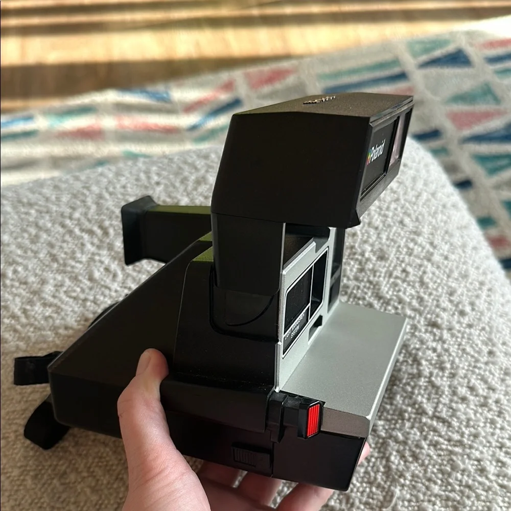 Polaroid Sun 600 Instant Camera - Black and Silver - Picture 3 of 4